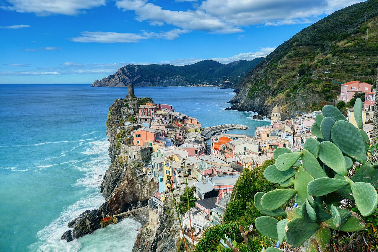 Coastal village scenery in Cinque Terre, Italy