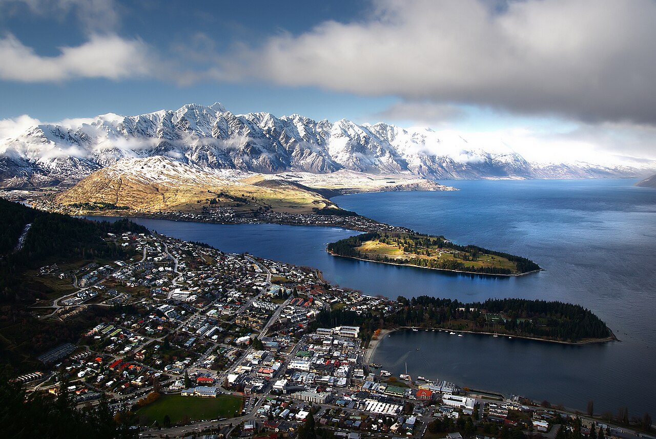 Queenstown beside Lake Wakatipu, New Zealand